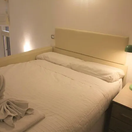 Little Vatican S&ar Apartmán