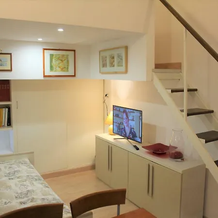 Little Vatican S&ar Apartmán